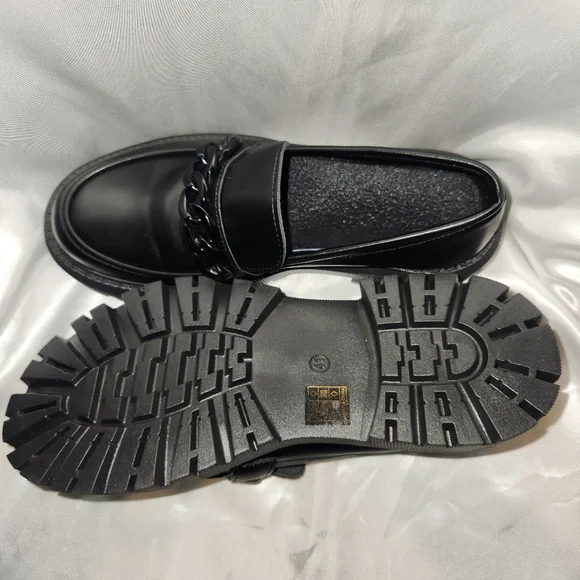 Cute Loafers | All Black W Chain | Sz 41 - Picture 4 of 5